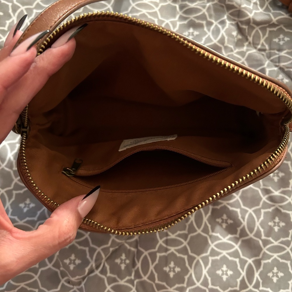 Universal Thread small tan bag - Picture 2 of 8